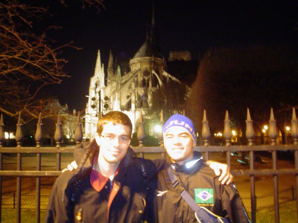 DSC03388 - Eu e o Heitor na Notre Dame